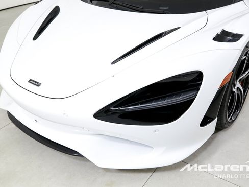 Used 2024 McLaren 750S Spider RWD image 27