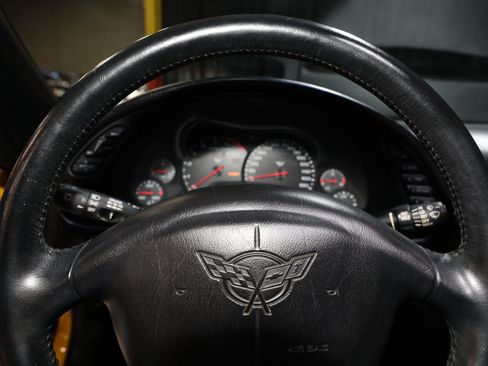 Used 2000 Chevrolet Corvette Coupe w/ Memory Pkg RWD image 66