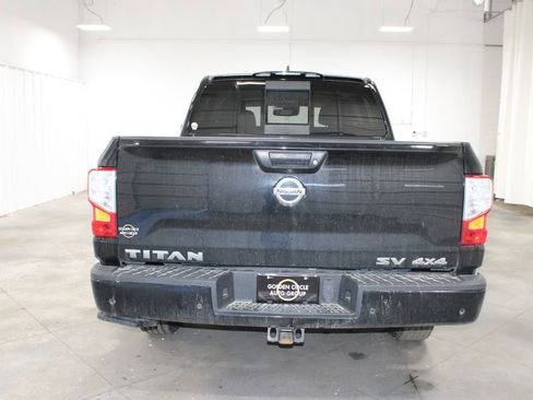 Used 2022 Nissan Titan SV w/ SV Convenience Package image 8