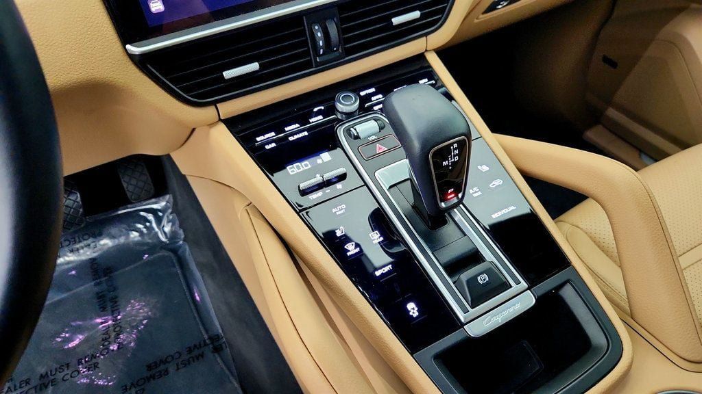 Used 2022 Porsche Cayenne Platinum Edition AWD/4WD image 17