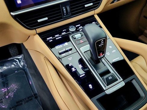 Used 2022 Porsche Cayenne Platinum Edition AWD/4WD image 17