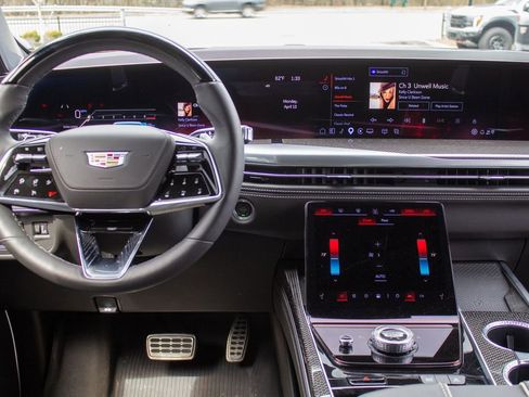 Used 2025 Cadillac Escalade V image 13