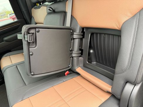 Used 2024 Chevrolet Silverado 2500 High Country w/ Technology Package image 18