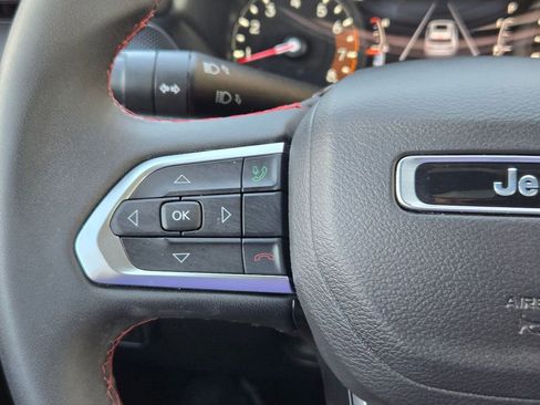 Used 2025 Jeep Compass Trailhawk image 21