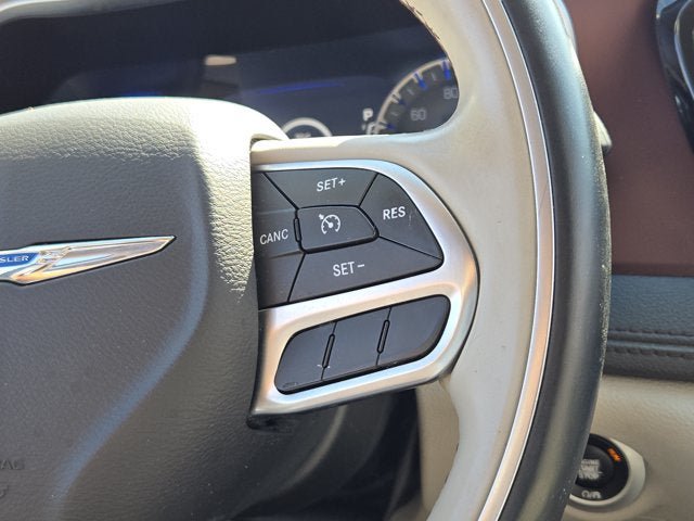 Used 2017 Chrysler Pacifica Limited FWD image 29