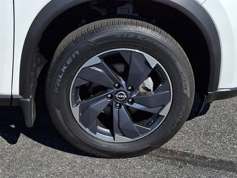 Used 2024 Nissan Rogue SV FWD image 11