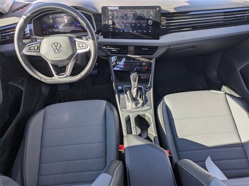 Used 2025 Volkswagen Jetta SE image 2