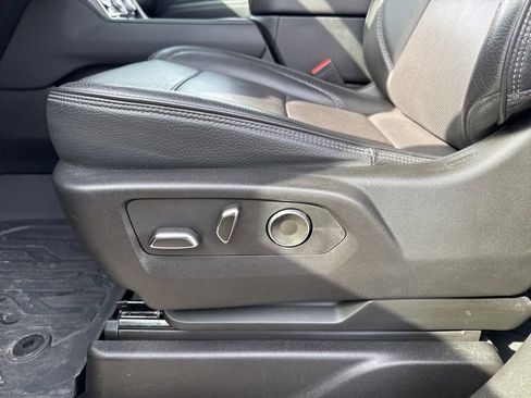 Used 2024 GMC Yukon XL Denali image 14