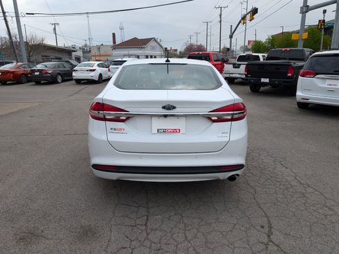 Used 2018 Ford Fusion SE w/ Fusion SE Technology Package FWD image 7