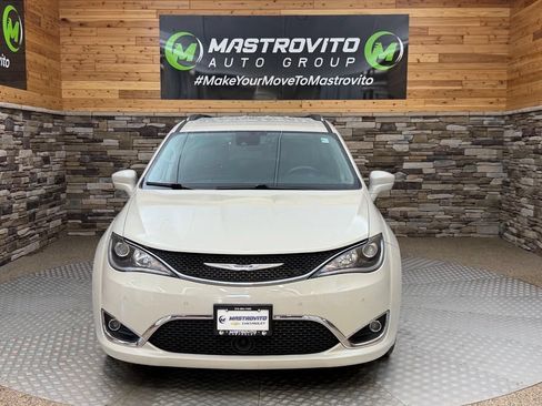 Used 2019 Chrysler Pacifica Touring-L w/ Advanced Safetytec Group FWD image 3