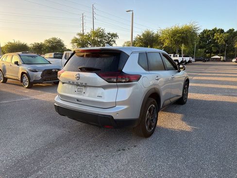Used 2025 Nissan Rogue SV image 5