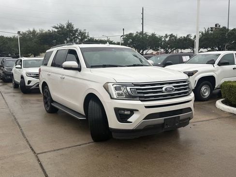 Used 2019 Ford Expedition XLT w/ Equipment Group 202A RWD image 3