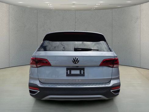 Used 2023 Volkswagen Taos SE FWD image 4