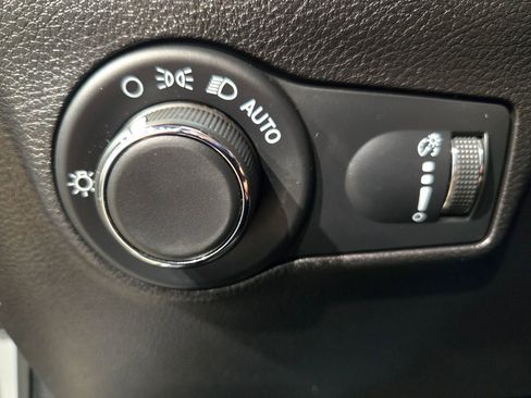 Used 2025 Jeep Compass Sport image 25