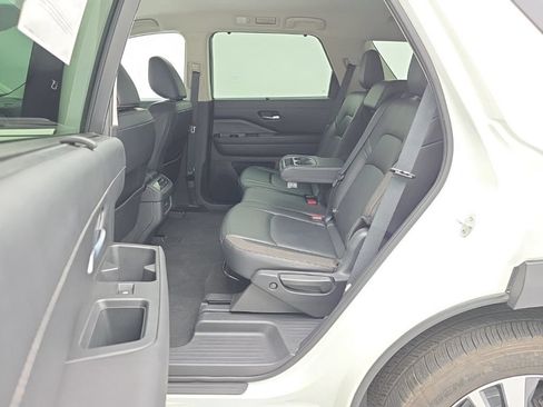 Used 2024 Nissan Pathfinder SL AWD/4WD image 42
