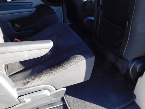 Used 2019 Dodge Grand Caravan SE w/ UConnect Hands-Free Group image 25