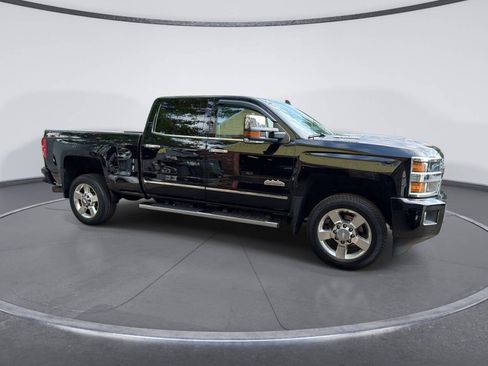 Used 2017 Chevrolet Silverado 2500 High Country w/ Duramax Plus Package AWD/4WD image 5