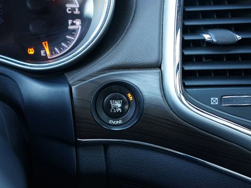 Used 2015 Jeep Grand Cherokee Overland w/ Advanced Technology Group image 29