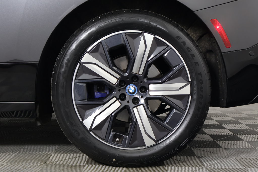 Certified 2024 BMW iX xDrive50 w/ Premium Package AWD/4WD image 15