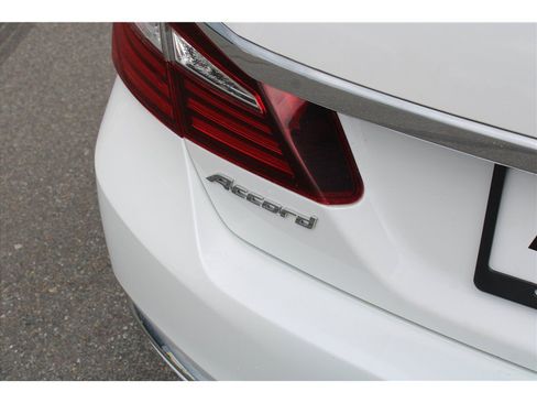 Used 2017 Honda Accord EX-L image 30