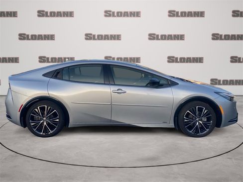 Used 2023 Toyota Prius XLE image 6