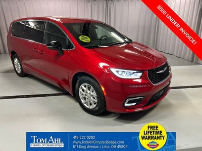 New 2026 Chrysler Pacifica Select