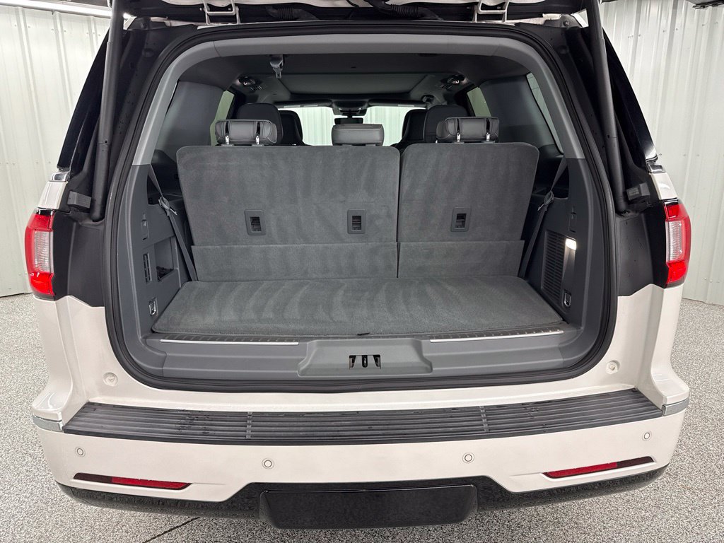 Used 2018 Lincoln Navigator Reserve w/ Technology Package AWD/4WD image 8