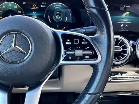 Used 2020 Mercedes-Benz GLB 250 4MATIC w/ Premium Package image 24