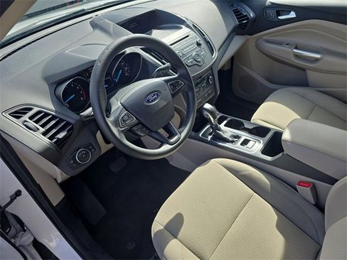 Used 2018 Ford Escape SE image 16