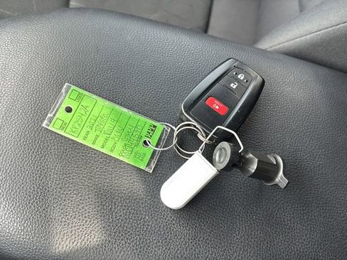 Used 2021 Toyota RAV4 XLE FWD image 23
