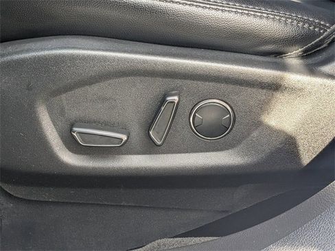 Used 2016 Ford Explorer XLT w/ Equipment Group 202A image 20