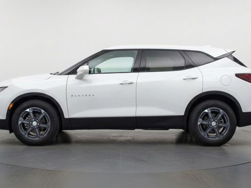 Used 2025 Chevrolet Blazer LT FWD image 5