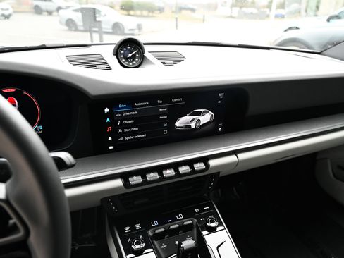 Used 2025 Porsche 911 Carrera image 30