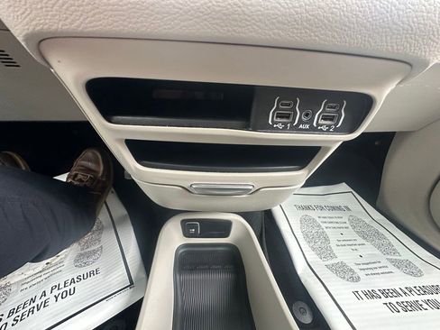 Used 2023 Chrysler Pacifica Touring-L FWD image 28