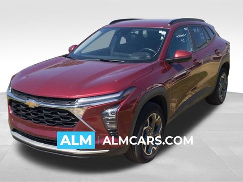 Used 2025 Chevrolet Trax LT w/ LT Convenience Package FWD image 1