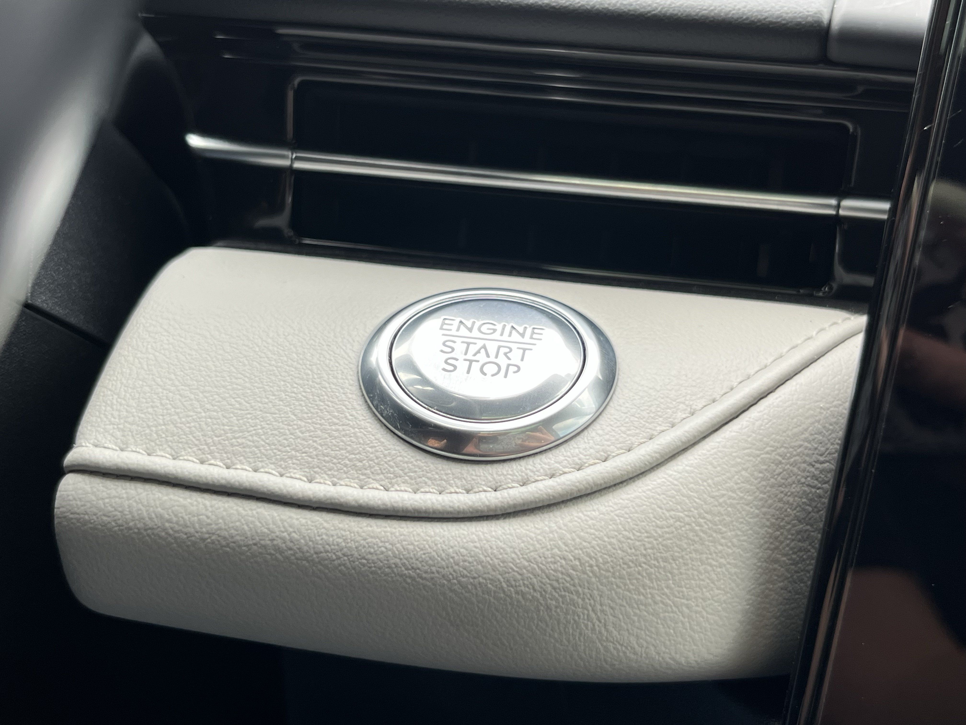 Used 2025 Lincoln Nautilus Reserve AWD/4WD image 38