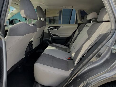 Used 2019 Toyota RAV4 XLE image 4