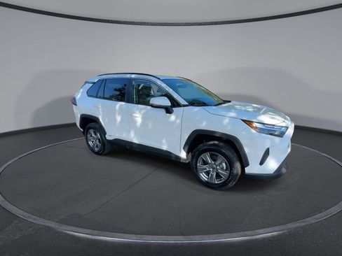 Used 2025 Toyota RAV4 XLE image 4