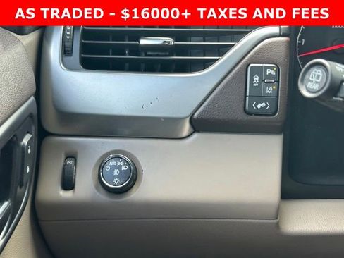 Used 2015 Chevrolet Suburban LTZ RWD image 23