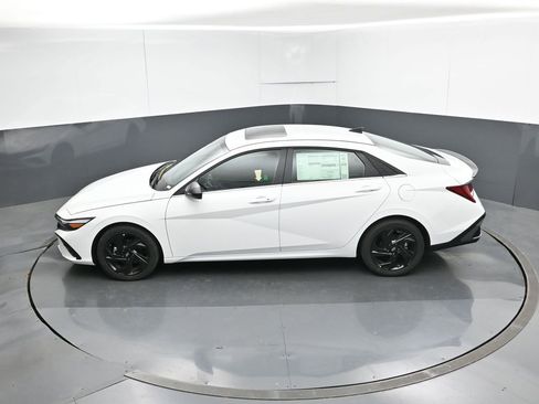 New 2026 Hyundai Elantra SEL Sport Premium FWD image 19