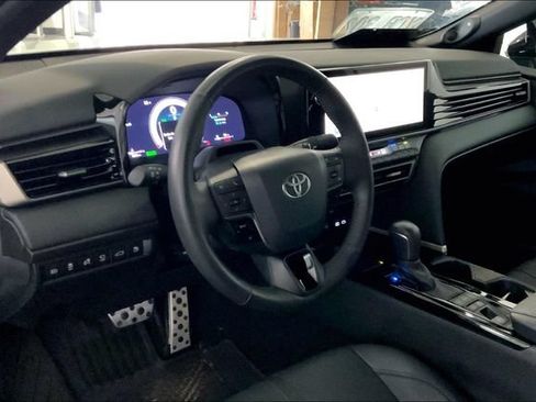 Used 2025 Toyota Camry XSE FWD image 7