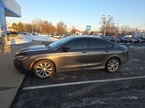 Used 2016 Chrysler 200 S image 4