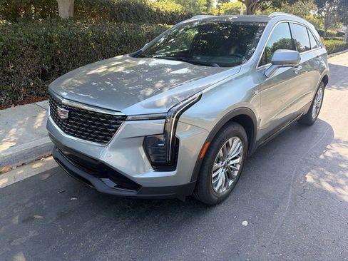 Certified 2025 Cadillac XT4 Premium Luxury FWD image 1