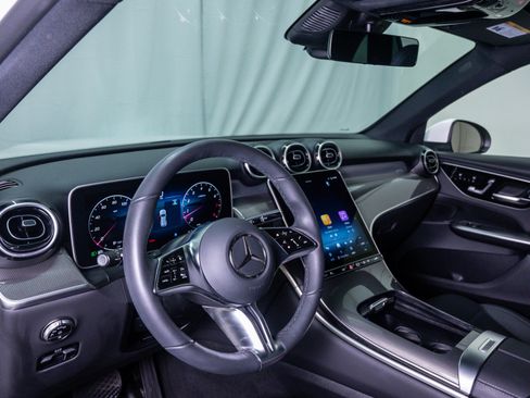 Used 2025 Mercedes-Benz GLC 300 4MATIC image 21