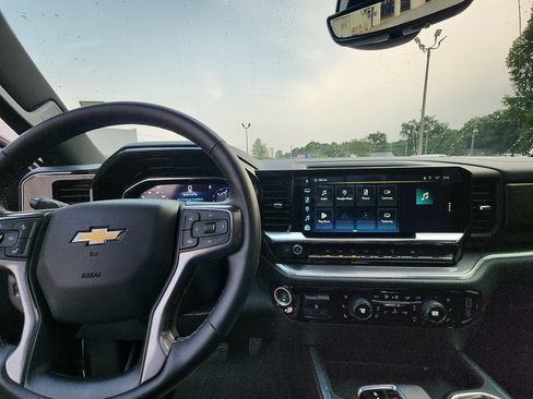 Used 2024 Chevrolet Silverado 1500 High Country w/ High Country Premium Package AWD/4WD image 17