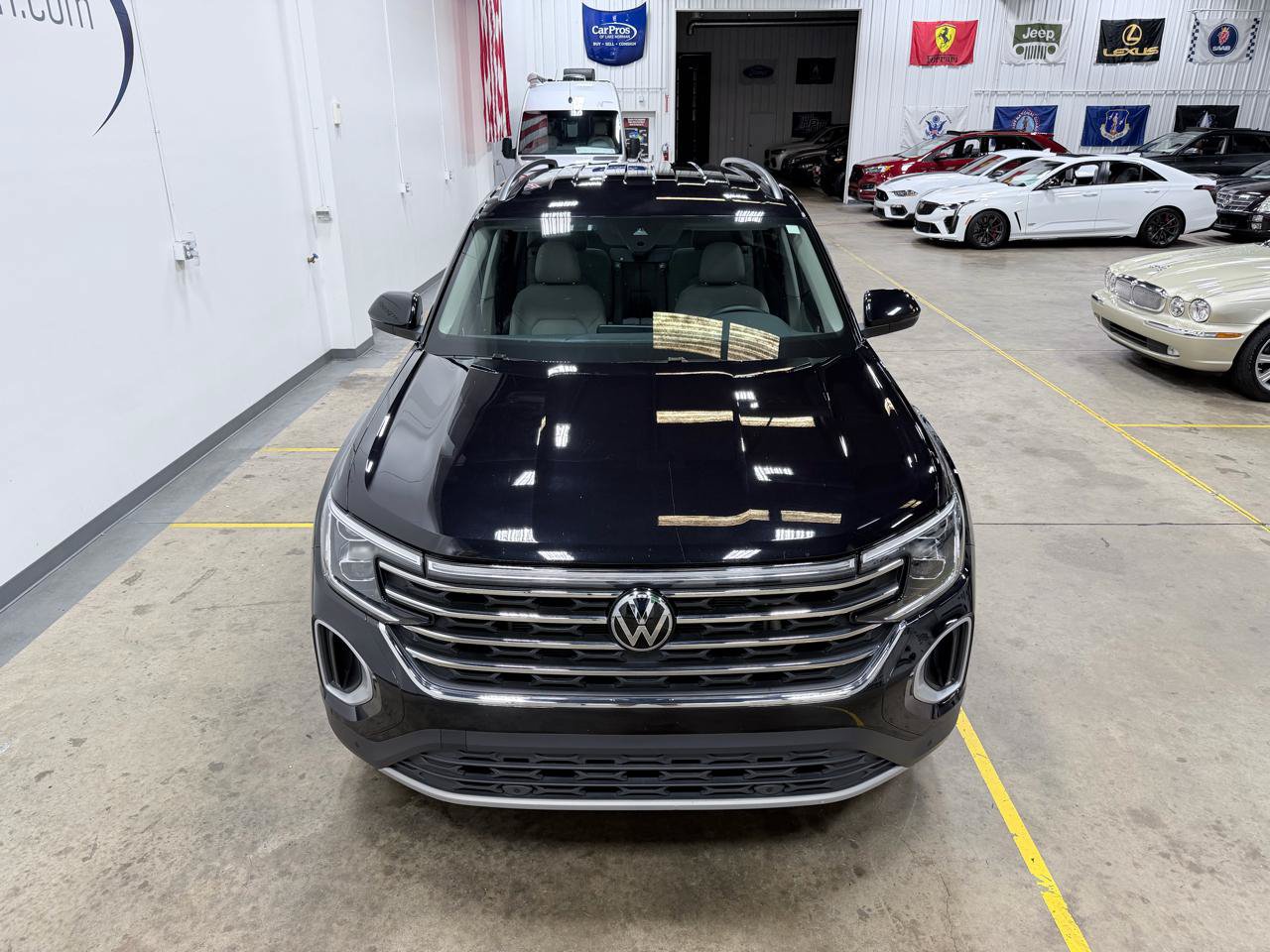 Used 2024 Volkswagen Atlas SE w/ Black Wheel Package AWD/4WD image 2