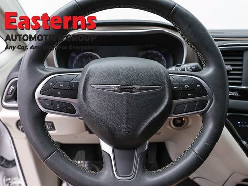 Used 2022 Chrysler Voyager LX FWD image 10