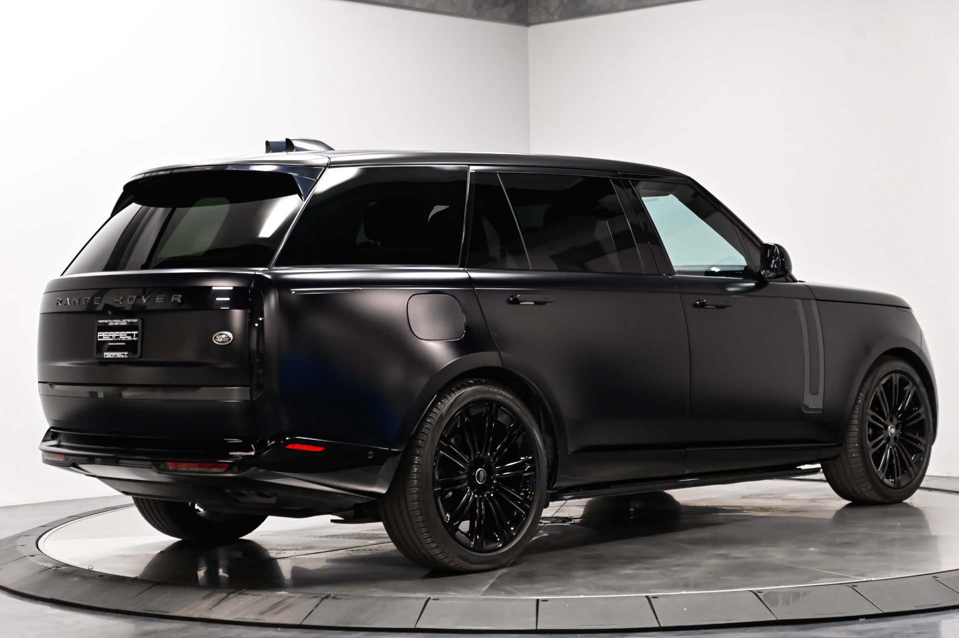 Used 2023 Land Rover Range Rover Long Wheelbase Autobiography AWD/4WD image 18