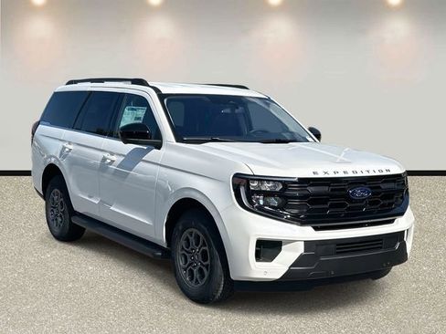 New 2025 Ford Expedition Active image 3