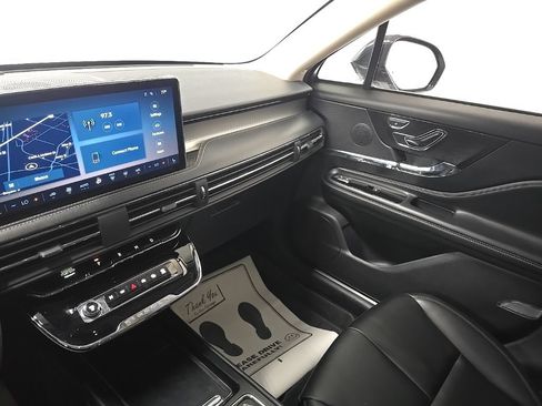 Used 2023 Lincoln Corsair AWD image 30